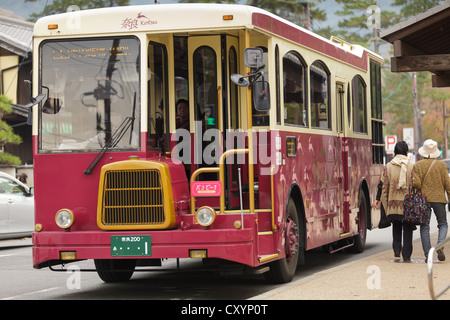 Stadtbus in Nara Stadt in der Nähe von Kyoto, Japan Stockfoto