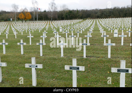 Soldatenfriedhof bei Douaumont für Soldaten im ersten Weltkrieg, Verdun, Lothringen, Frankreich, Europa Stockfoto