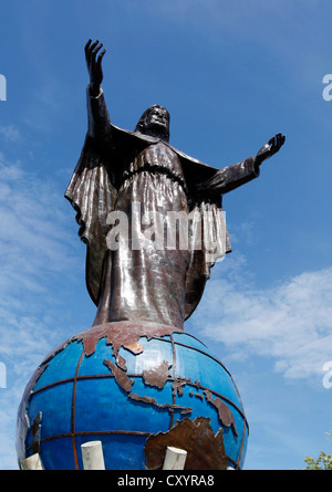 Cristo Rei Statue von Jesus Christus (27 Meter hoch) auf der ganzen Welt am Kap Fatu Cama außerhalb der Hauptstadt Dili, Osttimor Stockfoto