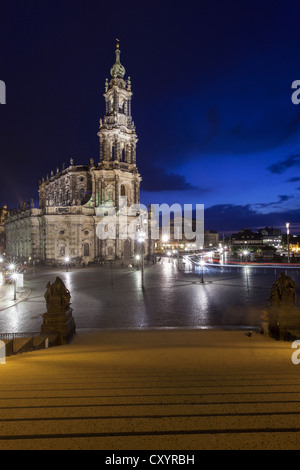 Magische Stunde, Dämmerung, in der Hofkirche, der königlichen sächsischen Hof Kathedrale Sanctissimae Trinitatis-Kirche Stockfoto