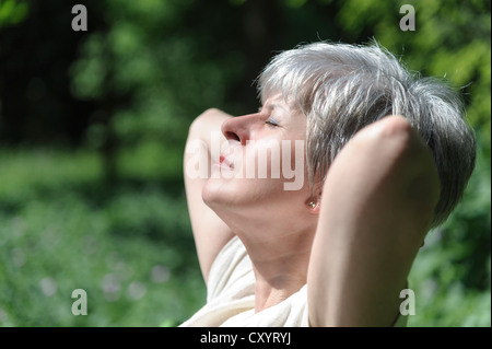 Ältere Frau Aalen Stockfoto