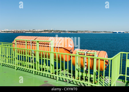 Leben Flöße in einer Überfahrt Sado Fluss, Setubal, Portugal Stockfoto