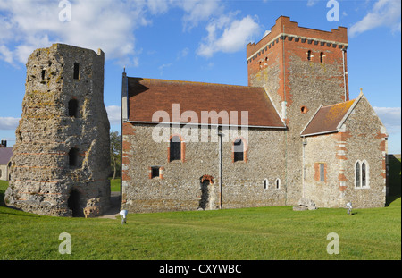 Die römische Leuchtturm und St. Maria in Castro Kirche Dover Castle Kent England UK-GB Stockfoto