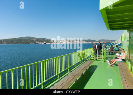 Passagiere der Fähre-Deck, die Überquerung des Flusses Sado, Setubal, Portugal Stockfoto