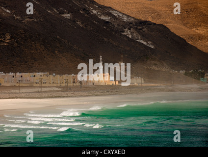 Jebel Al Qamar Bergen oberhalb von Muhgshail Strand, Salalah, Oman Stockfoto