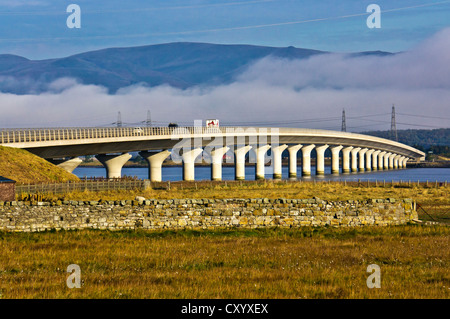 Die neue Clackmannanshire-Brücke über den Firth of Forth in Fife Schottland westlich der alten Brücke Kincardine Stockfoto