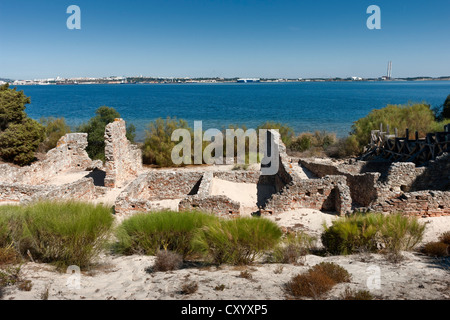 Römische Ruinen des Garum - Fisch salzen - Fabrik, Troia, Setubal, Portugal Stockfoto