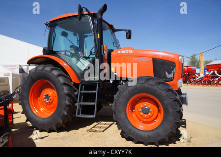 die fairen internationalen Agro-industrielle Tierschau, Transport Oldtimer Traktoren am Jahrmarkt in Zafra, Spanien Stockfoto