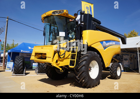 die fairen internationalen Agro-industrielle Tierschau, Transport Oldtimer Traktoren am Jahrmarkt in Zafra, Spanien Stockfoto