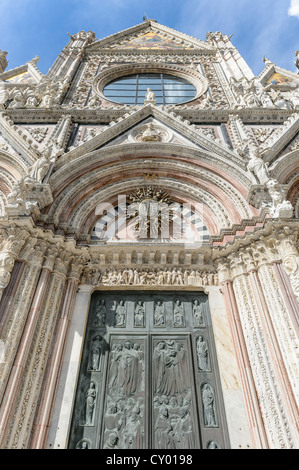 Eingang, Dom von Siena, Santa Maria Assunta Cathedral, Siena, Toskana, Italien, Europa Stockfoto