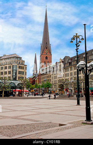 Rathaus Markt Platz und St. Petrikirche, St. Peter-Kirche, im historischen Zentrum von Hamburg, Deutschland Stockfoto