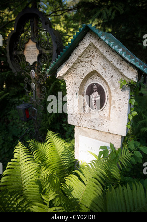 Graves, historische Wald Friedhof "Revier", Soldatenfriedhof, Innsbruck, Tirol, Österreich Stockfoto