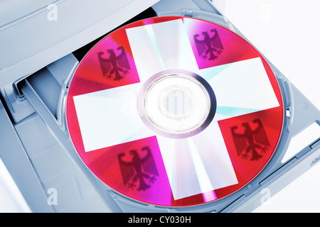 CD mit Schweizer Kreuz, symbolisches Bild für Schweizer Bankdaten Stockfoto