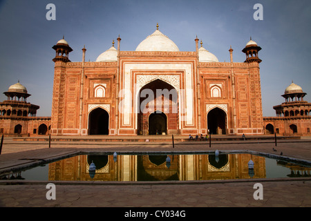 Roter Sandstein Moschee, Taj Mahal, Agra, Rajasthan, Indien, Asien Stockfoto