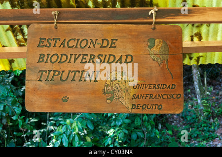 Melden Sie sich am Eingang zur Verfassung Biodiversity Research Station, Verfassung Regenwald, Yasuni-Nationalpark in Ecuador Stockfoto