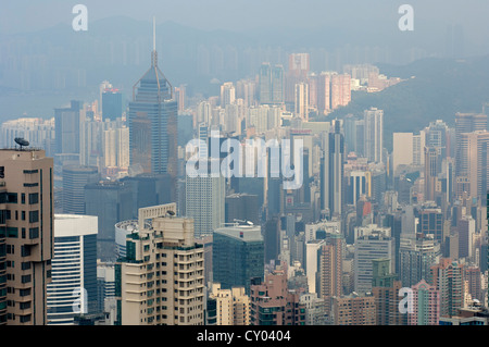 Smog über den Wolkenkratzern in der Central District von Hong Kong, China, Asien Stockfoto