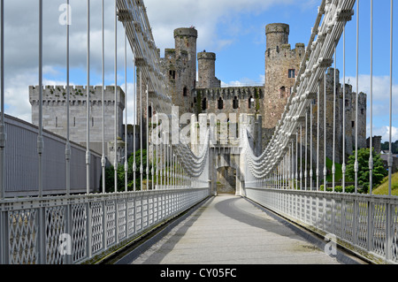 Thomas Telford original Conwy Straße Hängebrücke über den Fluss Conwy jetzt einen Fußweg für Fußgänger nur Conwy Castle über North Wales UK Stockfoto