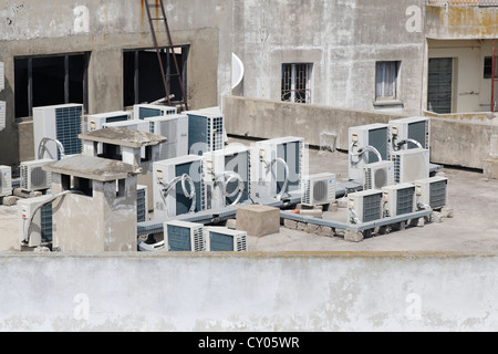 Eine Klimaanlage auf dem Dach eines Hauses, Casablanca, Grand Casablanca, Marokko, Maghreb, Nordafrika, Afrika Stockfoto