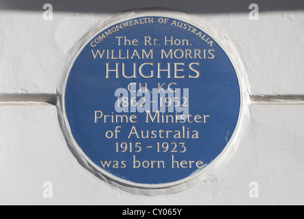 blaue Plakette, die Kennzeichnung der Geburtsort von William Morris Hughes, ein Premierminister von Australien, Pimlico, London, England Stockfoto