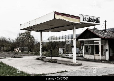 Alten, verlassenen Tankstelle in Kammern, Liesingtal Tal, Steiermark, Austria, Europe Stockfoto