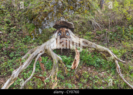 Holzschnitzerei auf einem Wanderweg am Haeuselberg, Hinterberg, Leoben, Syrien, Österreich, Europa Stockfoto