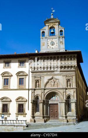 Die Gebäude der Fraternita dei Laici, Piazza Vasari oder Piazza Grande, Arezzo, Toskana, Italien Stockfoto