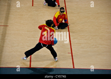 Chinesische Mens-Ziel-Ball-Team in Aktion gegen Kanada im Feld Kupfer während der London 2012 Paralympischen Spiele England Europa Stockfoto