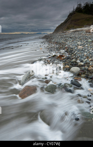 Stürmische Küste im Fort Ebey State Park, Whidbey Island, Washington Stockfoto