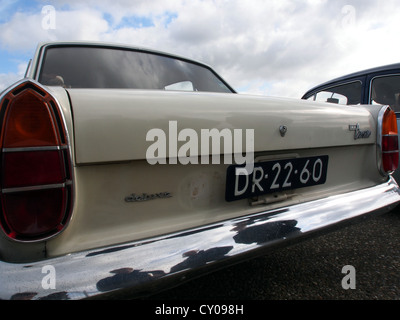 Weißen 1964 Ford Consul Consair Stockfoto