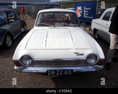 Weißen 1964 Ford Consul Consair Stockfoto