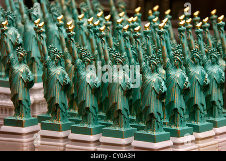 Souvenirs von der Statue of Liberty, Liberty Island, New York City, New York, USA, Nordamerika Stockfoto