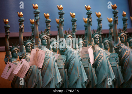 Souvenirs von der Statue of Liberty, Liberty Island, New York City, New York, USA, Nordamerika Stockfoto