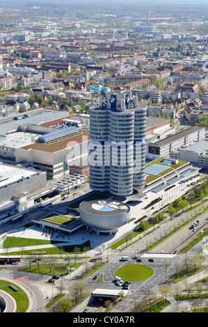 Blick vom Fernsehturm, Olympiaturm-Turm auf der BMW-Zentrale, "BMW Vierzylinder", München, Bayern Stockfoto