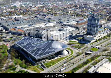 Blick vom Fernsehturm, Olympiaturm-Turm, BMW Welt, BMW Welt und BMW-Zentrale "BMW Vierzylinder", München, Bayern Stockfoto