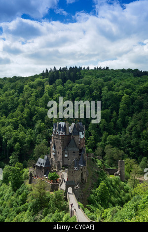 Burg Eltz Burg, Höhenburg aus dem 12. Jahrhundert, Wierschem, Eifel, Rheinland-Pfalz Stockfoto