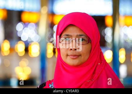 Die muslimische Frau, Porträt, Nationalmoschee, Kuala Lumpur, Malaysia, Südostasien, Asien Stockfoto