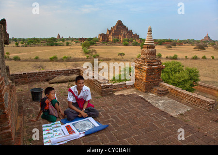 Gemälde zu verkaufen, während des 12. Jahrhunderts DHAMMAYANGYI PAHTO in BAGAN Anzeigen von Narathu - MYANMAR gebaut Stockfoto