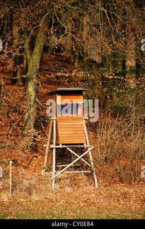 Jäger stehen am Rande eines Waldes, St. Helena, Franken, Oberbayern Stockfoto