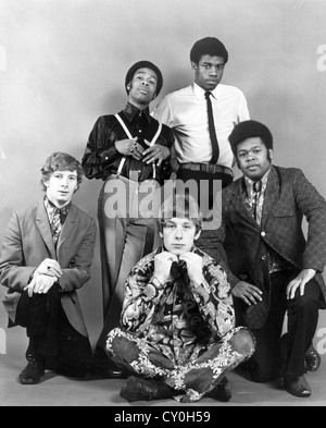 DIE EQUALS-Promo-Foto der UK-pop-Gruppe im Jahr 1967. Siehe Beschreibung unten für Namen. Stockfoto