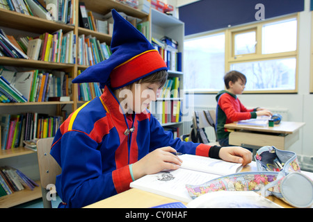 Sami-Kind in der Schule im Norden Finnlands Stockfoto