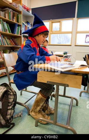 Sami-Kind in der Schule im Norden Finnlands Stockfoto