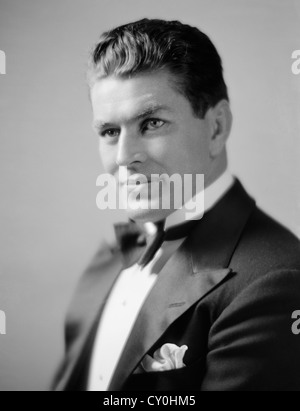 Oldtimer-Portraitfoto des Boxers Gene Tunney (1897 – 1978) – Tunney, bekannt als „The Fighting Marine“, war von 1926 bis 1928 Weltmeister im Schwergewicht. Undatierte Aufnahme von Harris & Ewing. Stockfoto