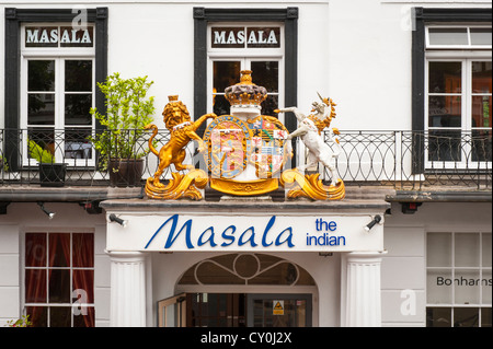 Kent Royal Tunbridge Wells die Dachpfannen die Masala indisches Restaurant in Altbau Wappen Löwe Einhorn Stockfoto