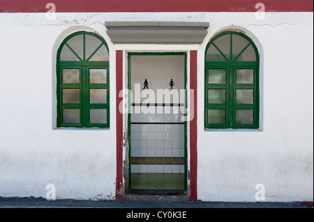 Männlichen und weiblichen Toiletten auf den Hafen von Puerto de Mogan Gran Canaria Kanaren Spanien Stockfoto