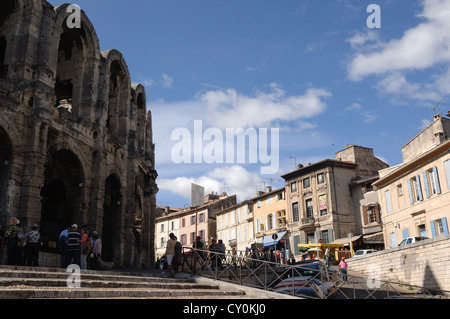 Blick auf das antike römische Amphitheater in Arles Stockfoto