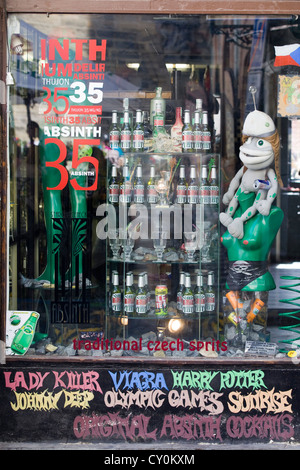 Absinth Shop Verkauf ein alkoholisches Getränk ist illegal in den meisten Ländern Prag Tschechische Republik Stockfoto
