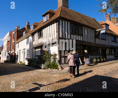 Saint Anthony, einem historischen Gebäude an der Ecke Kirchplatz und und Watchbell Street in Rye, East Sussex. Stockfoto