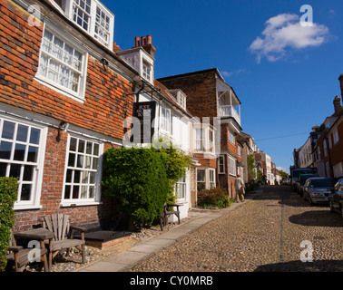 Das Hope Anchor Hotel und Watchbell Street in Rye, East Sussex. Stockfoto