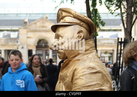 Männliche lebende Statue Street Performer in Covent Garden in London Stockfoto
