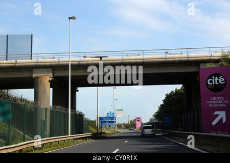 Pas De Calais Frankreich Autos auf der Autobahn unterwegs nach Calais Stockfoto